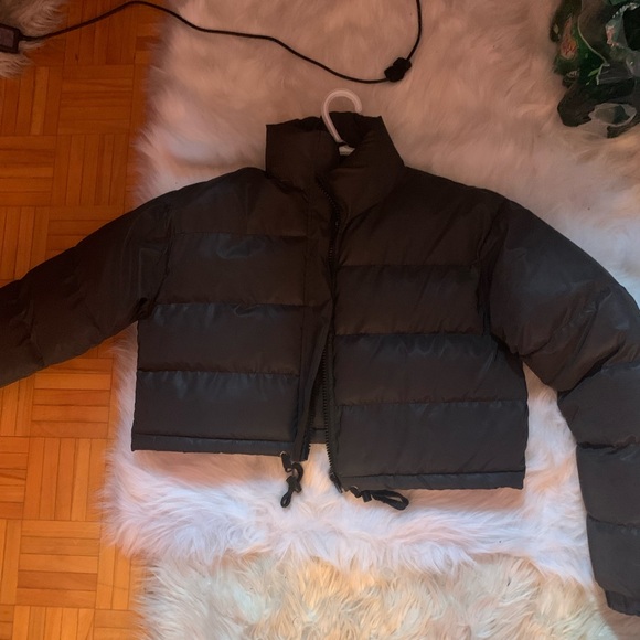 ‘PrettyLittleThing’ cropped puffer jacket - Picture 2 of 2